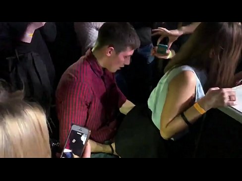 ❤️ Echter Sex in einem russischen Nachtclub. 18-jährige russische Mädchen in den Anus und Vagina gefickt in einem Nachtclub ️ Sluts bei uns de.porno-flix.ru ❌️